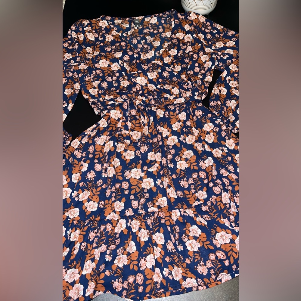 Francesca’s Alya Brelynn Navy Floral Ruffle Wrap Dress Size Small Like New